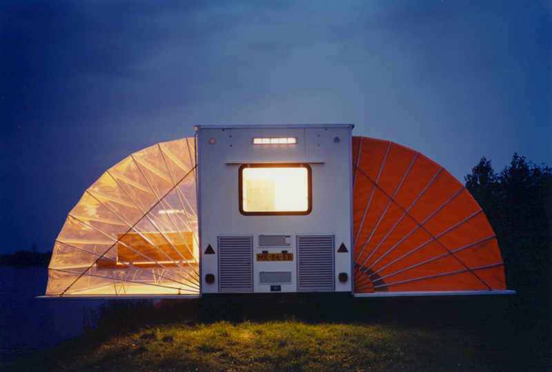 de markies trailer at night